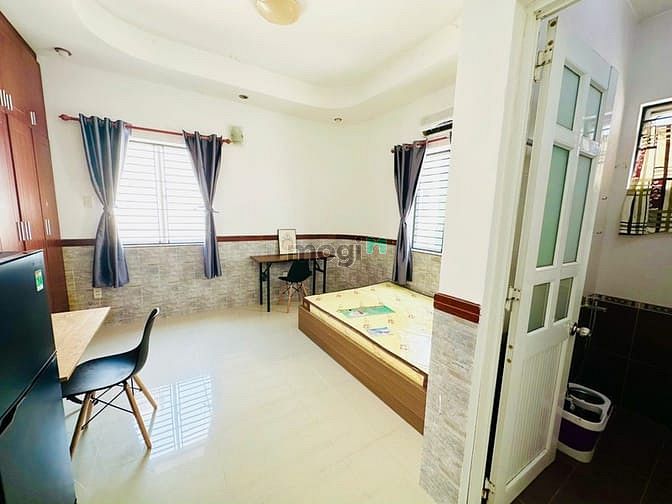 Hình ảnh Cho thuê phòng studio Quận 10 có cửa sổ gần trường đại học