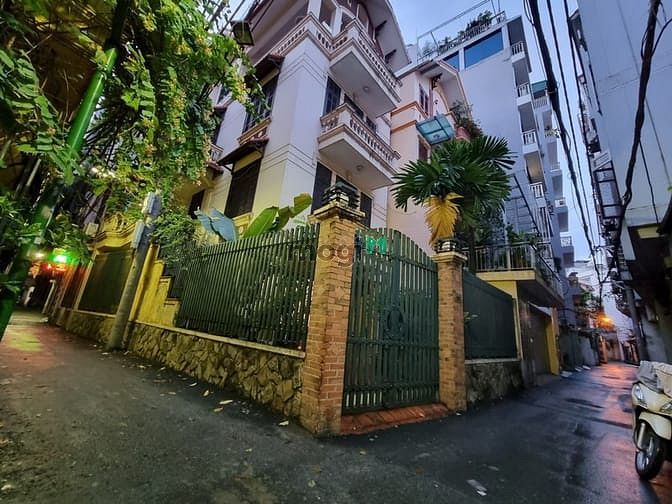 Hình ảnh Biệt thự ven Hô Tây, 119m2. Mặt tiền 7m, 4 tầng kiên trúc pháp cổ.