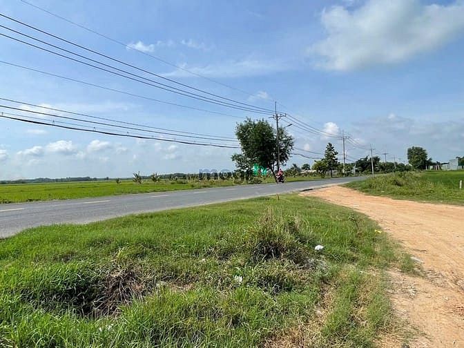 Hình ảnh Bán 2156m2(44x45). MT đường Trung Lập. Giá: 9 tỷ