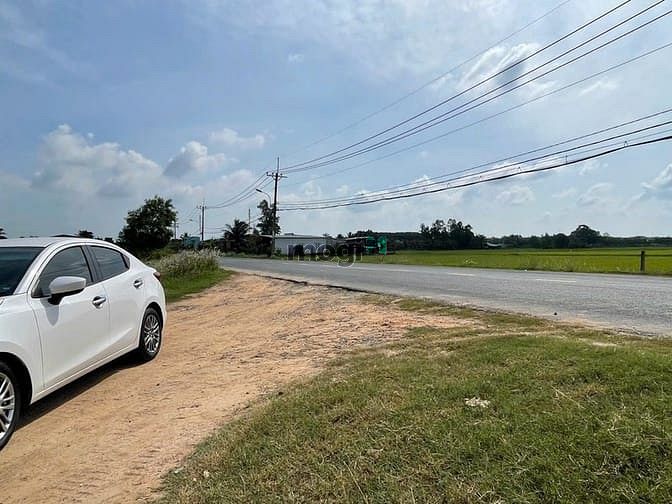 Hình ảnh Bán 2156m2(44x45). MT đường Trung Lập. Giá: 9 tỷ