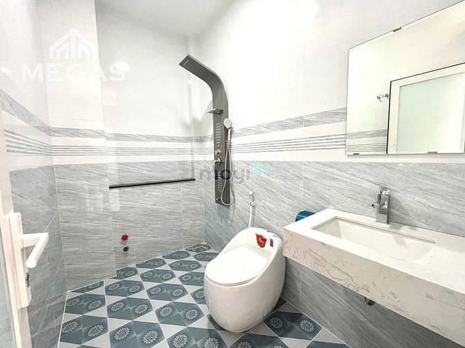 Hình ảnh Nhà Mới, Full Nội Thất Giá Ưu Đãi Thang Máy Siêu Phẩm Ngay Lê Văn Quới