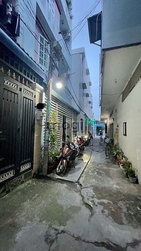 Hình ảnh Nhà Tên Lửa ngang 5,2m, 2 Tầng, 3 Phòng ngủ, SHR Công nhận đủ.