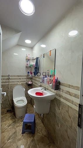Hình ảnh Nhà Tên Lửa ngang 5,2m, 2 Tầng, 3 Phòng ngủ, SHR Công nhận đủ.