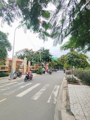 Hình ảnh Đất đẹp Sổ Riêng, Ô Tô đậu cổng, 100M2 , nhỉnh 2 Tỷ