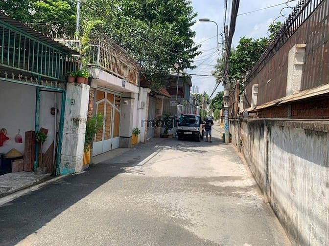 Hình ảnh Cần Bấn Lô Đât 240 m2 Gần CC Tropic Garden Thảo Điền Chỉ 33 Tỷ