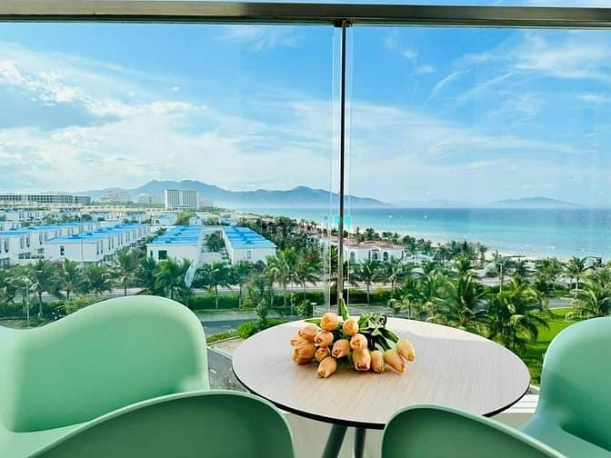 Hình ảnh Hiện em nắm giỏ hàng cư dân The Arena codotel đẹp nhất bãi dài.