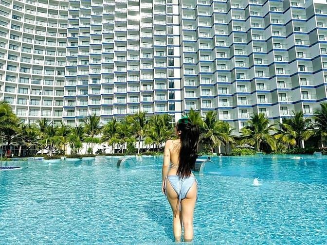 Hình ảnh Hiện em nắm giỏ hàng cư dân The Arena codotel đẹp nhất bãi dài.