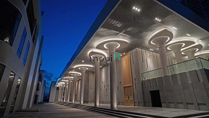Hình ảnh Hiện em nắm giỏ hàng cư dân The Arena codotel đẹp nhất bãi dài.