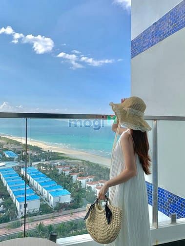 Hình ảnh Hiện em nắm giỏ hàng cư dân The Arena codotel đẹp nhất bãi dài.