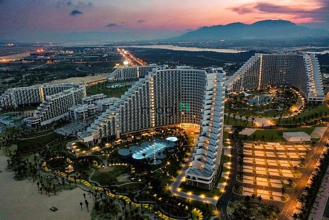 Hình ảnh Hiện em nắm giỏ hàng cư dân The Arena codotel đẹp nhất bãi dài.