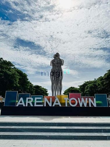 Hình ảnh Hiện em nắm giỏ hàng cư dân The Arena codotel đẹp nhất bãi dài.