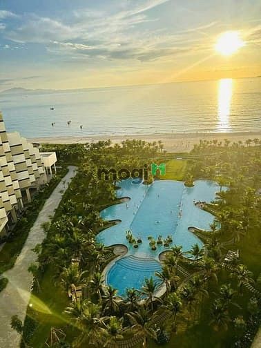 Hình ảnh Hiện em nắm giỏ hàng cư dân The Arena codotel đẹp nhất bãi dài.