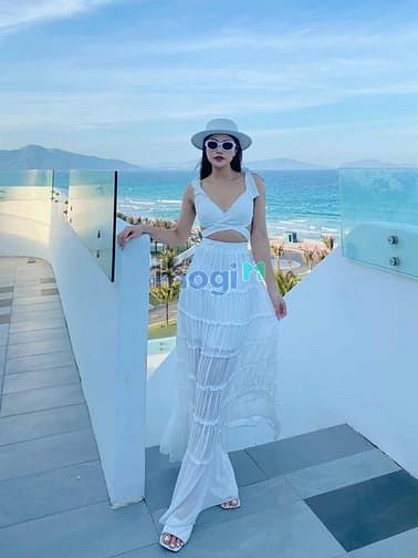 Hình ảnh Hiện em nắm giỏ hàng cư dân The Arena codotel đẹp nhất bãi dài.