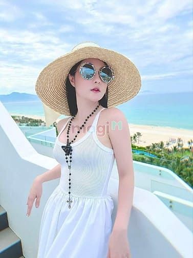 Hình ảnh Hiện em nắm giỏ hàng cư dân The Arena codotel đẹp nhất bãi dài.