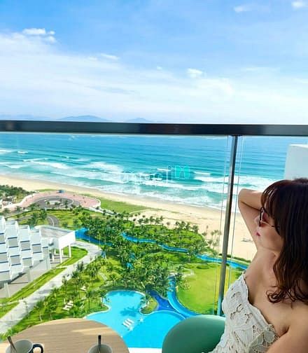 Hình ảnh Hiện em nắm giỏ hàng cư dân The Arena codotel đẹp nhất bãi dài.