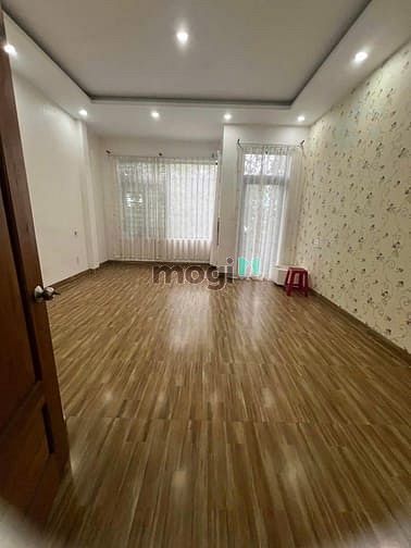 Hình ảnh Cho thuê nhà 3 tầng MT đường Lê Văn Sỹ