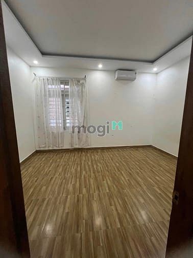 Hình ảnh Cho thuê nhà 3 tầng MT đường Lê Văn Sỹ