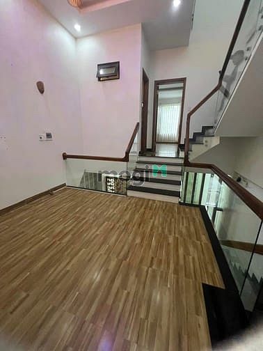 Hình ảnh Cho thuê nhà 3 tầng MT đường Lê Văn Sỹ