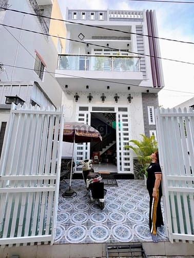 Hình ảnh Cô Năm gửi bán gấp nhà 60m2 đường Cao Đạt, P1, Q.5