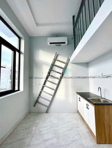 Hình ảnh Phòng gác ban công full nội thất giá rẻ ngay Mã Lò