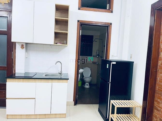 Hình ảnh Cho thuê phòng studio quận 10 có cửa sổ lớn gần ga sài gòn