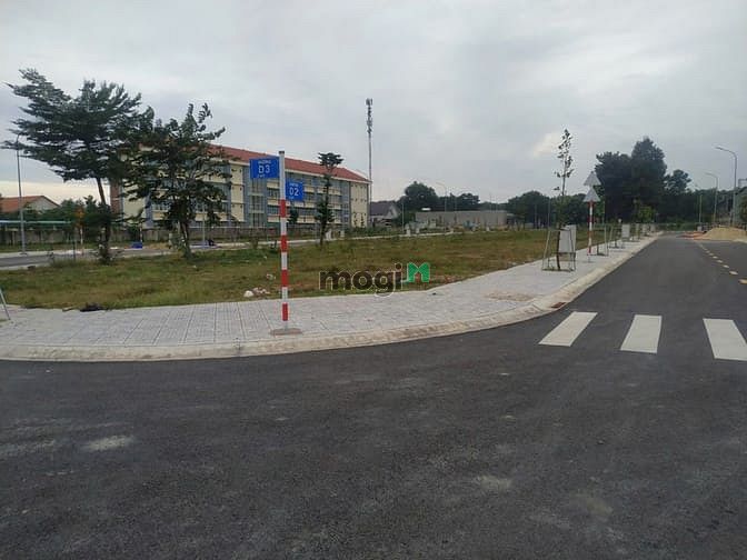 Hình ảnh Bán đất 84m2 sau trường cấp 2 Phú Chánh.Giáp TTHC Bình DƯơng