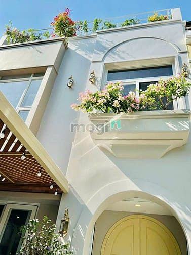 Hình ảnh Cho thuê nhanh biệt thự Nhà mới decor mới 100% , Phú Mỹ Hưng, Quận 7
