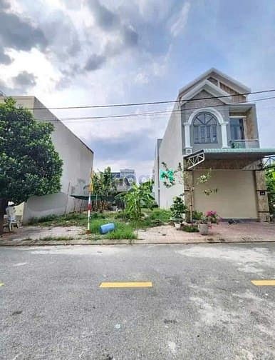 Hình ảnh Bán đất thổ cư 120m2 giá ngộp 620tr-1/ đường Lê Lợi-Hóc Môn -Sổ riêng