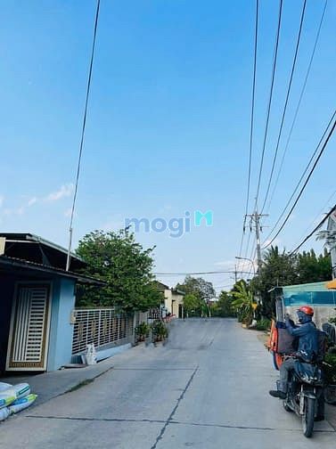 Hình ảnh Bán gấp lô đất 1/ QL22 giá 550tr DT 90m2 đất  full thổ -SHR