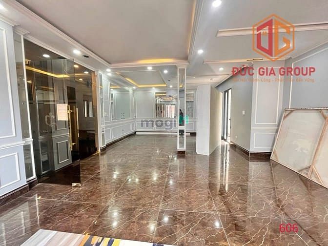 Hình ảnh Cho thuê toà nhà 1T2L góc 2 mặt tiền đối diện Vincom