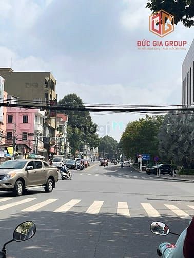 Hình ảnh Cho thuê toà nhà 1T2L góc 2 mặt tiền đối diện Vincom