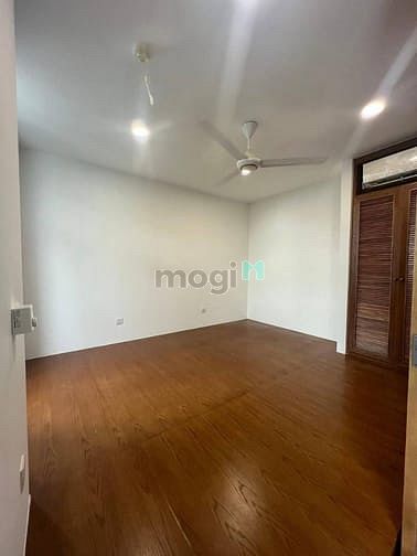 Hình ảnh Tầng nhà phố có phòng ngủ nội thất bếp, rèm, máy lạnh