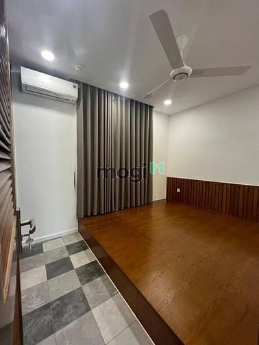 Hình ảnh Tầng nhà phố có phòng ngủ nội thất bếp, rèm, máy lạnh