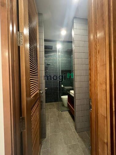 Hình ảnh Tầng nhà phố có phòng ngủ nội thất bếp, rèm, máy lạnh