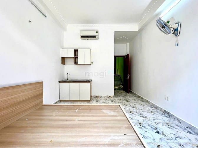 Hình ảnh Cho thuê phòng ban công ngay Cộng Hòa quận Tân Bình