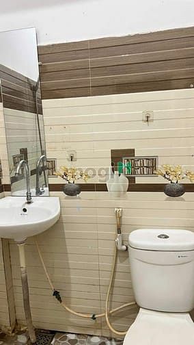 Hình ảnh Nhà thuê có sân rộng, nhà mới đẹp, thoáng.