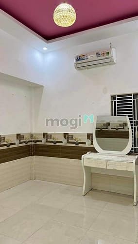Hình ảnh Nhà thuê có sân rộng, nhà mới đẹp, thoáng.