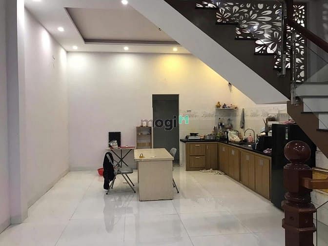 Hình ảnh Cho thuê nhà 3 tầng MT đường Phước Lý có sân để xe