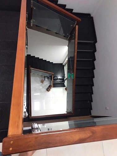 Hình ảnh Cho thuê nhà 3 tầng MT đường Phước Lý có sân để xe