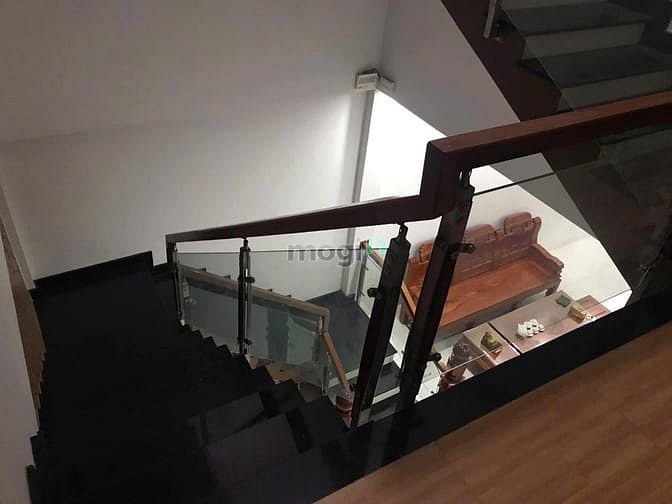 Hình ảnh Cho thuê nhà 3 tầng MT đường Phước Lý có sân để xe