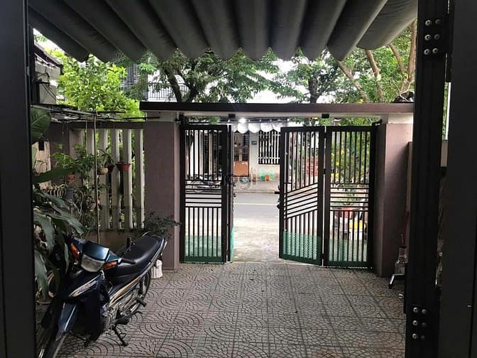 Hình ảnh Cho thuê nhà 3 tầng MT đường Phước Lý có sân để xe