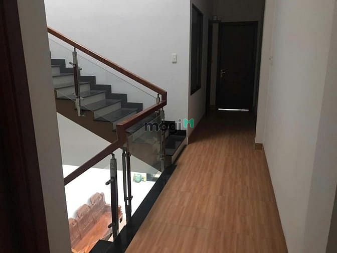 Hình ảnh Cho thuê nhà 3 tầng MT đường Phước Lý có sân để xe