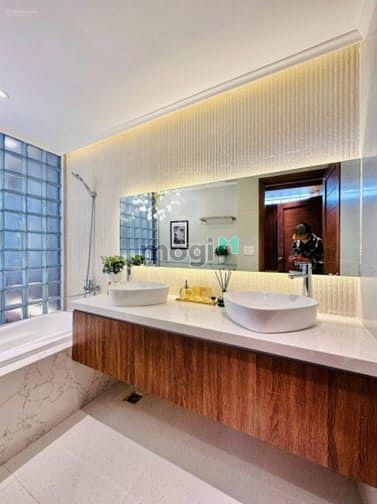 Hình ảnh Bán gấp căn ở 402 Lê Văn Sỹ Q3, 75m2 2tỷ8 đang cho thuê 20tr SHR
