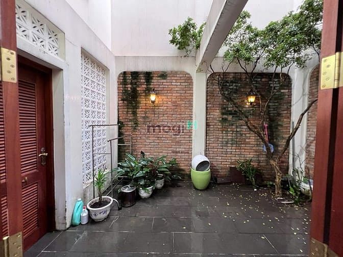 Hình ảnh Cho thuê biệt thự  rộng 160m2  ,siêu đẹp  tại -q3