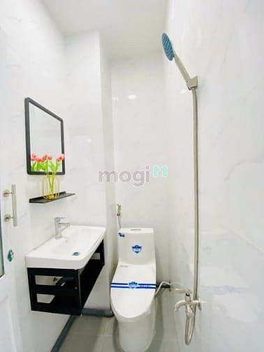 Hình ảnh Cho thuê phòng ban công lớn ngay Đất Thánh quận Tân Bình
