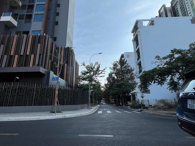 Hình ảnh Bán lô góc F37 Huy Hoàng 172 m2 giá 209tr/m2