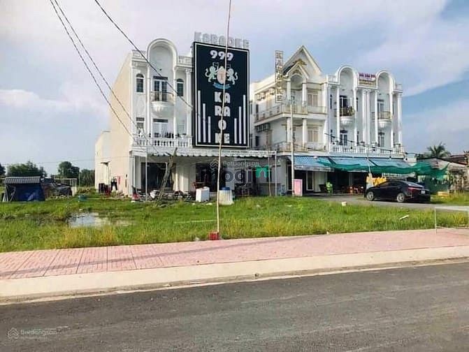 Hình ảnh Chính chủ cần bán lô đất 2 mặt tiền 96m2 giá 2ty350