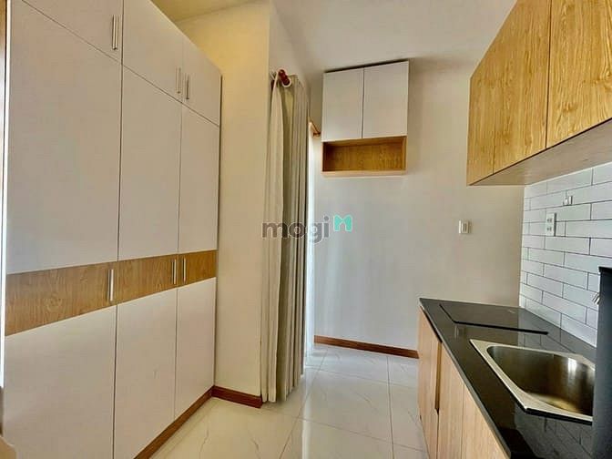 Hình ảnh Ban công cửa sổ lớn full NT siêu xinh tại Cách Mạng Tháng 8, Quận 3