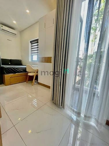 Hình ảnh Ban công cửa sổ lớn full NT siêu xinh tại Cách Mạng Tháng 8, Quận 3