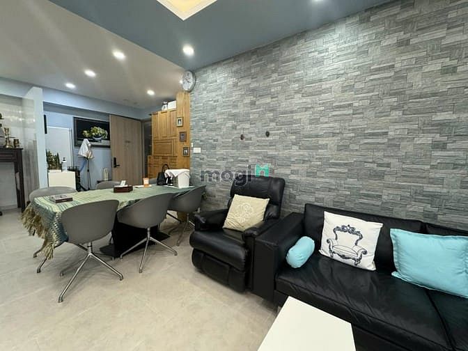 Hình ảnh Chủ đi nước ngoài cần bán gấp CH Riviera Point Q7 2PN giá tốt nhất.